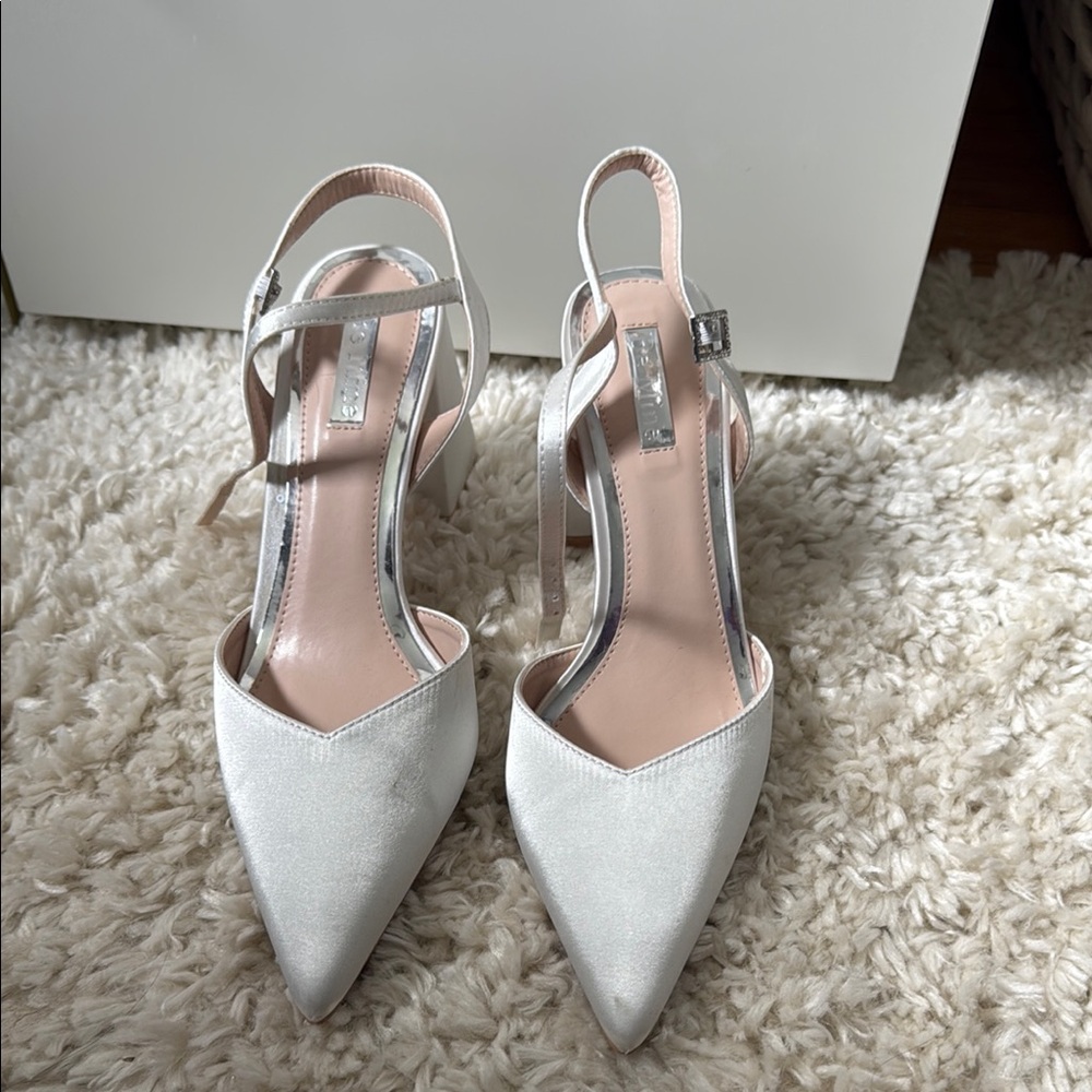 White Slingback Heels with Pointed Toe and Medium Heel